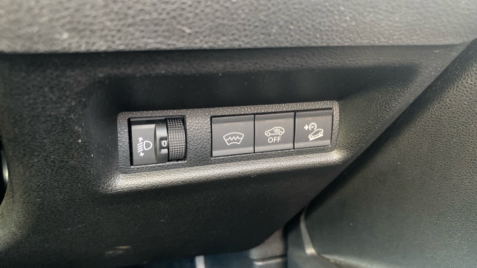 Jeep Avenger 1.2 Summit 5dr Petrol Hatchback - Image 33