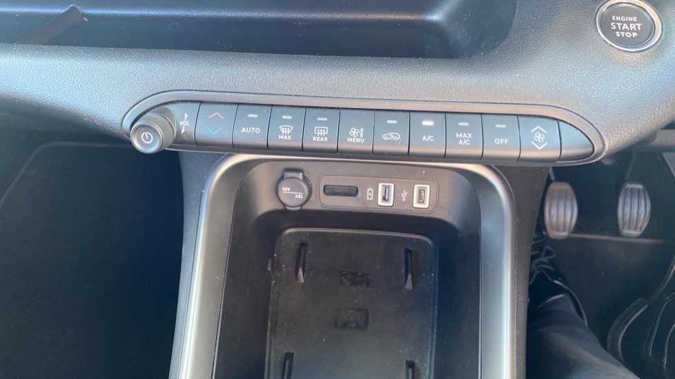 Jeep Avenger 1.2 Summit 5dr Petrol Hatchback - Image 37