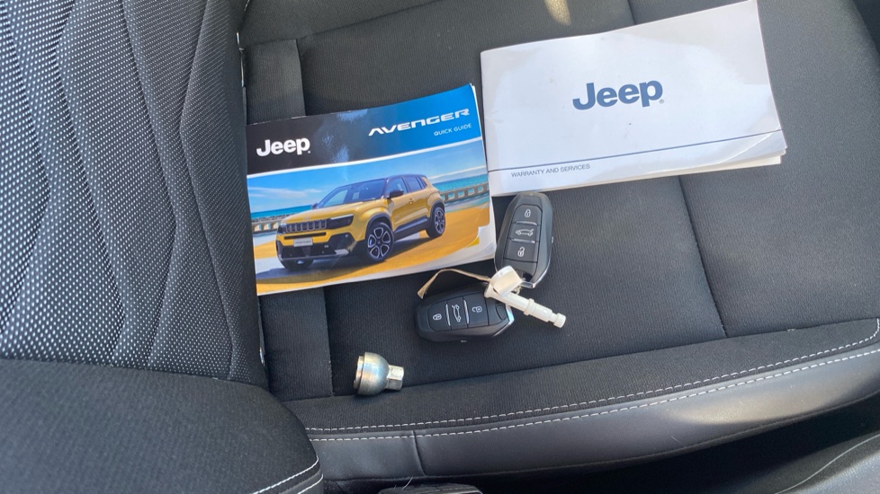 Jeep Avenger 1.2 Summit 5dr Petrol Hatchback - Image 46