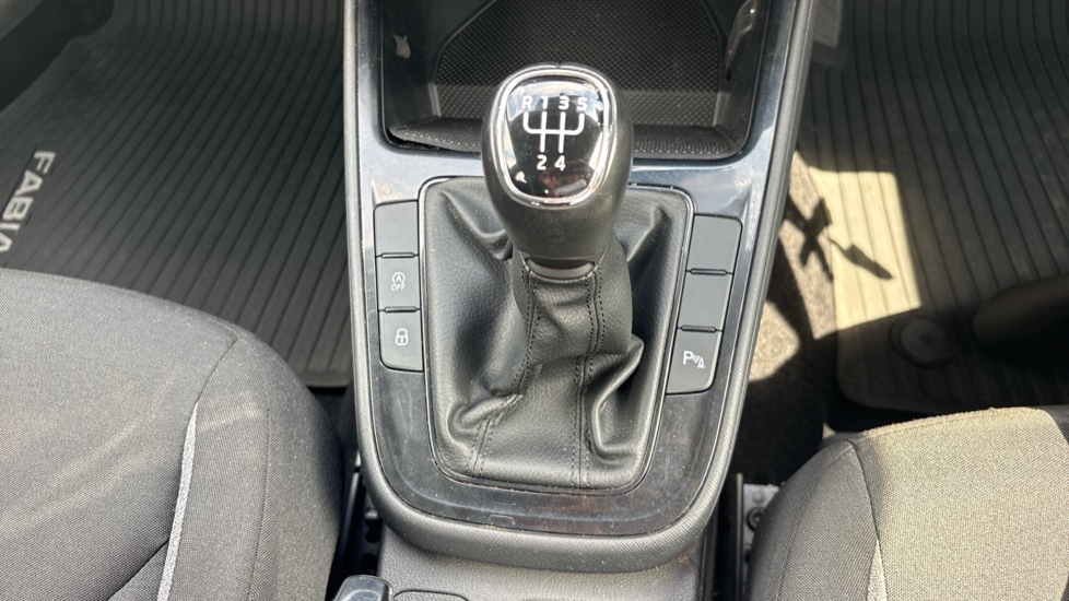 Skoda Fabia 1.0 TSI SE Comfort 5dr Petrol Hatchback - Image 30