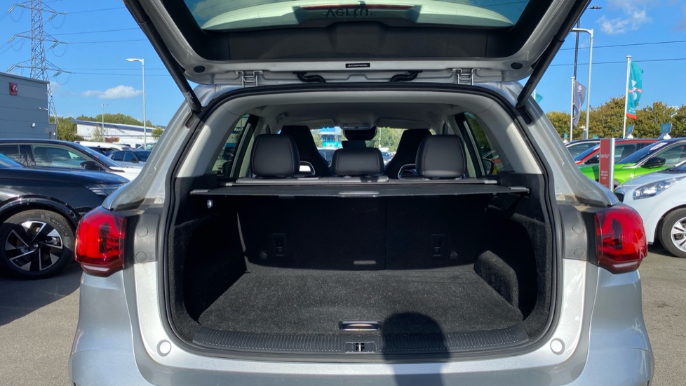 MG HS 1.5 T-GDI Trophy 5dr DCT Petrol Hatchback - Image 4