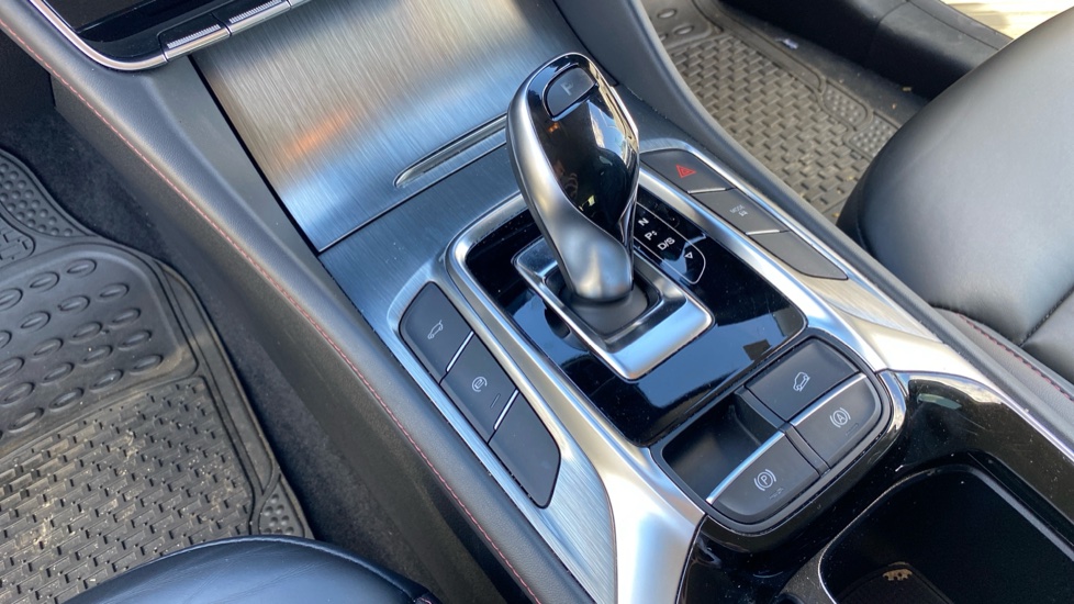 MG HS 1.5 T-GDI Trophy 5dr DCT Petrol Hatchback - Image 13