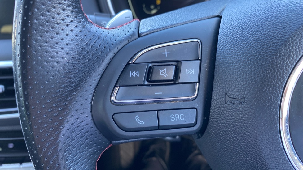 MG HS 1.5 T-GDI Trophy 5dr DCT Petrol Hatchback - Image 23