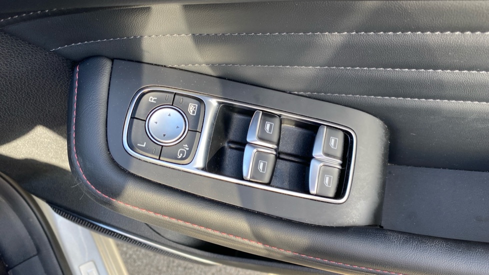 MG HS 1.5 T-GDI Trophy 5dr DCT Petrol Hatchback - Image 30