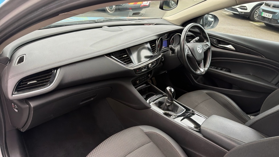Vauxhall Insignia 1.6 Turbo D ecoTec Tech Line Nav 5dr Diesel Hatchback - Image 9