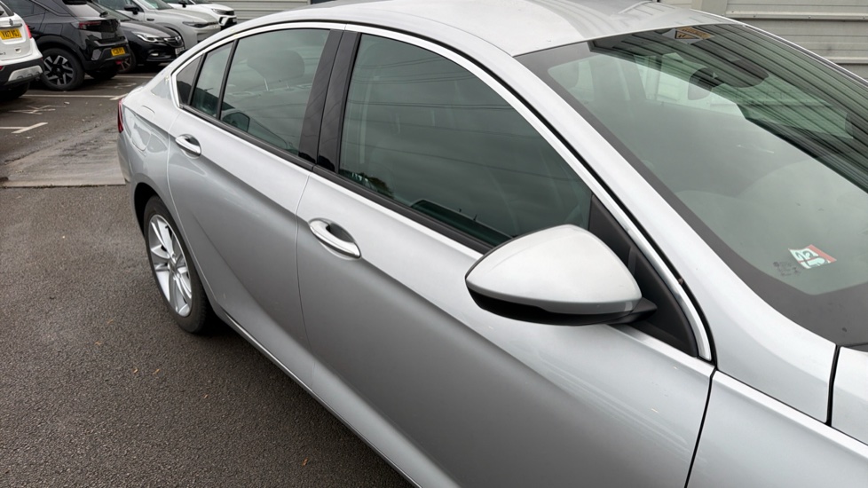 Vauxhall Insignia 1.6 Turbo D ecoTec Tech Line Nav 5dr Diesel Hatchback - Image 33
