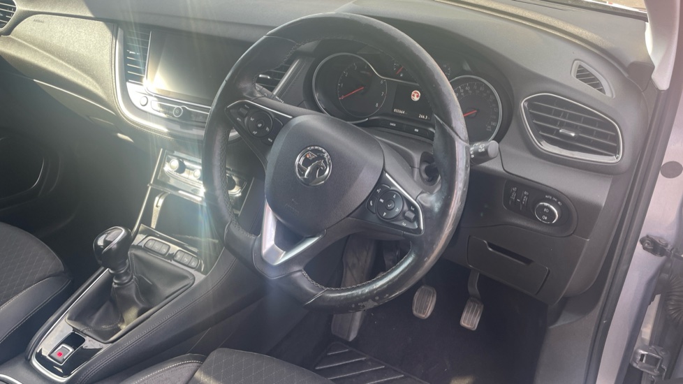 Vauxhall Grandland X 1.2 Turbo SRi Nav 5dr Petrol Hatchback - Image 11