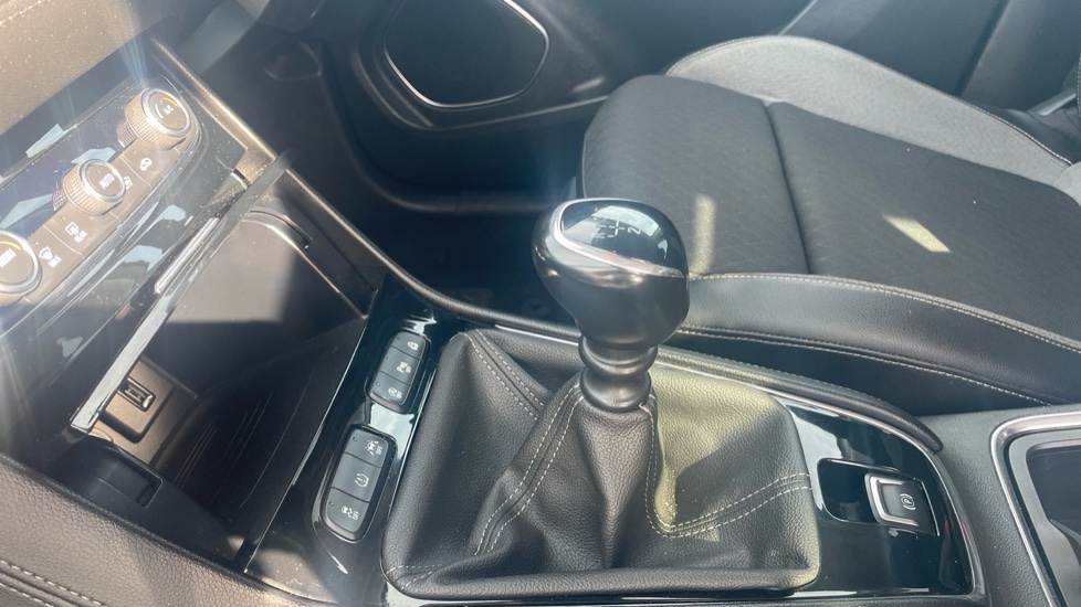 Vauxhall Grandland X 1.2 Turbo SRi Nav 5dr Petrol Hatchback - Image 13