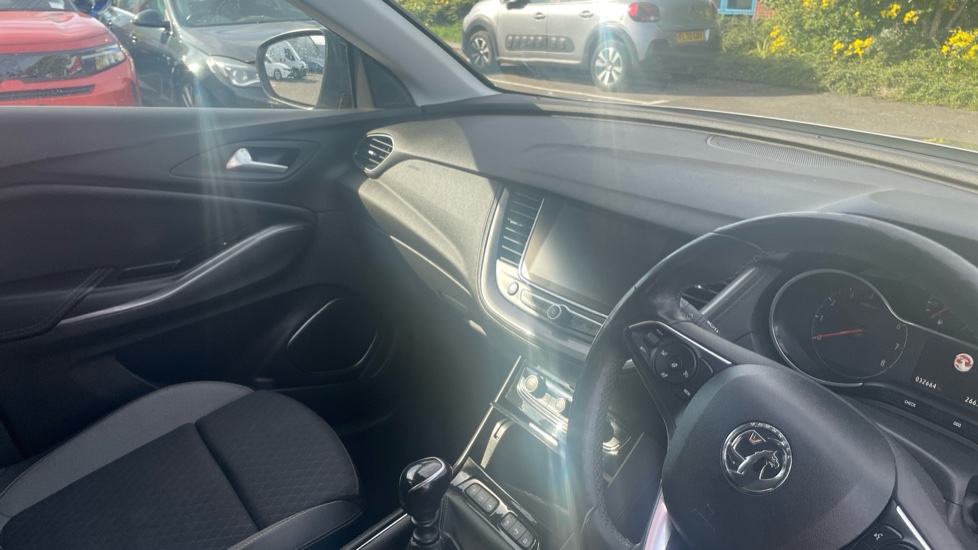 Vauxhall Grandland X 1.2 Turbo SRi Nav 5dr Petrol Hatchback - Image 14