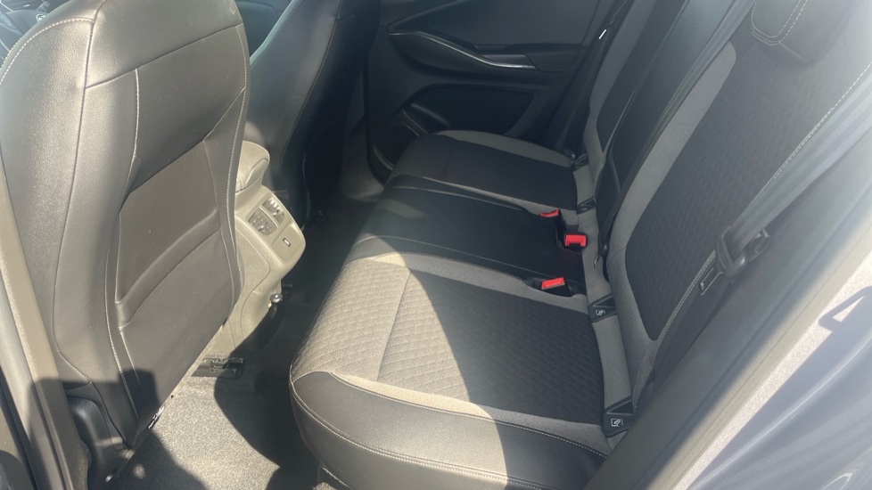 Vauxhall Grandland X 1.2 Turbo SRi Nav 5dr Petrol Hatchback - Image 16