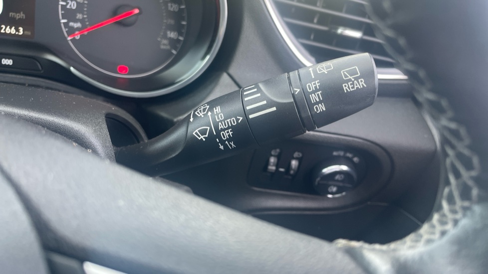 Vauxhall Grandland X 1.2 Turbo SRi Nav 5dr Petrol Hatchback - Image 23