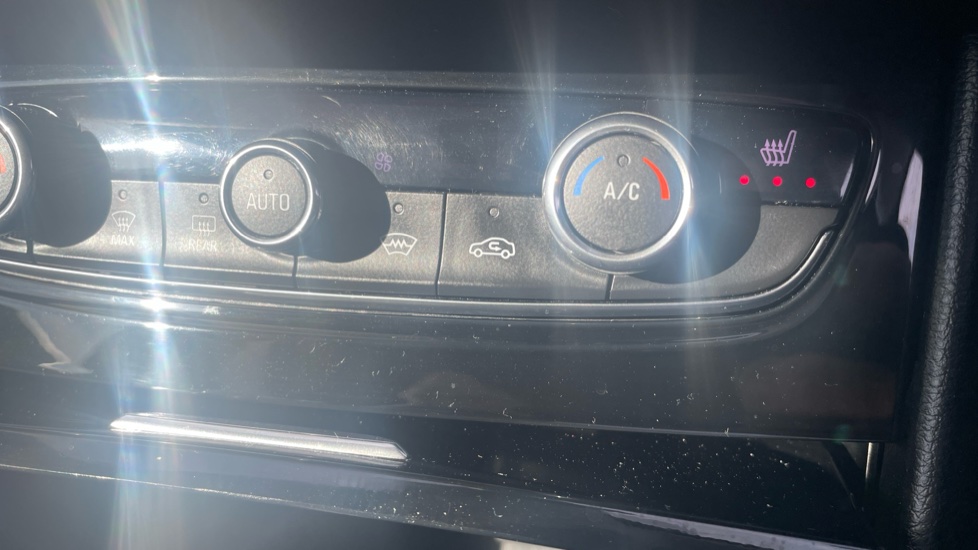 Vauxhall Grandland X 1.2 Turbo SRi Nav 5dr Petrol Hatchback - Image 26