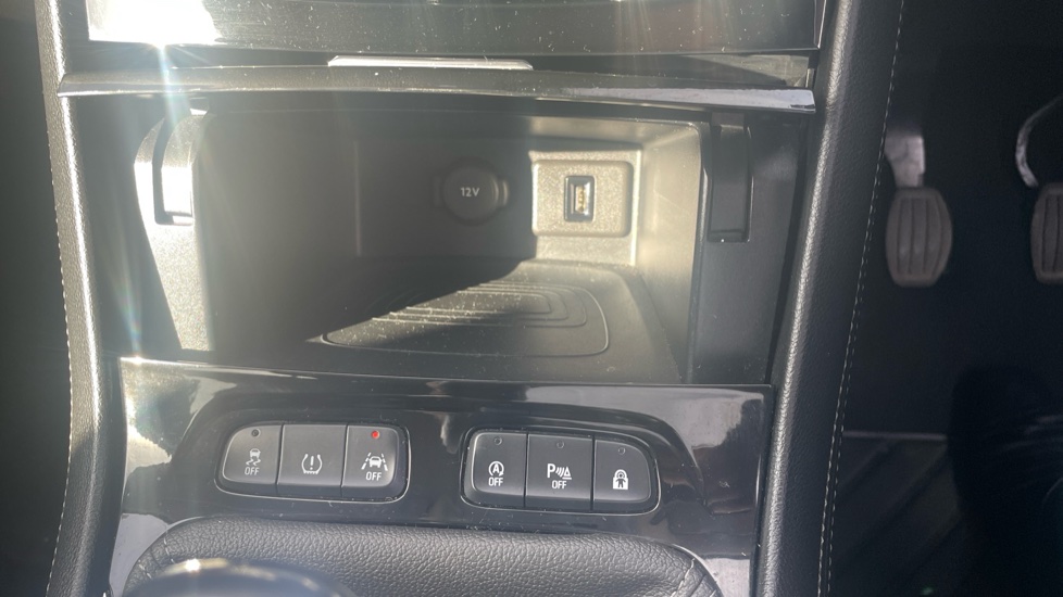 Vauxhall Grandland X 1.2 Turbo SRi Nav 5dr Petrol Hatchback - Image 29