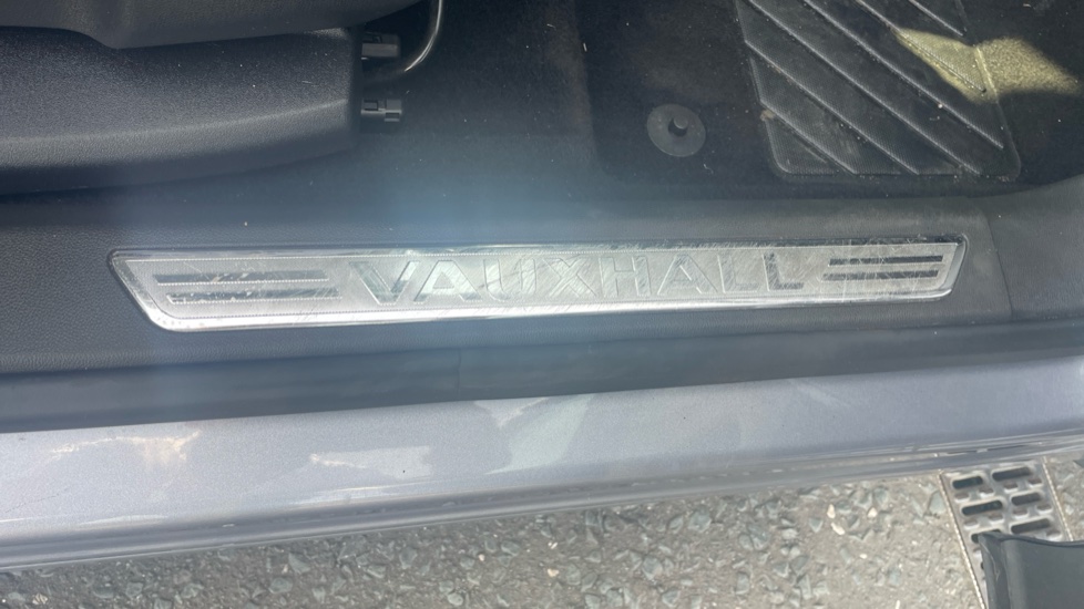Vauxhall Grandland X 1.2 Turbo SRi Nav 5dr Petrol Hatchback - Image 33