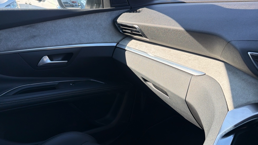 Peugeot 5008 1.5 BlueHDi GT 5dr EAT8 Diesel Estate - Image 31