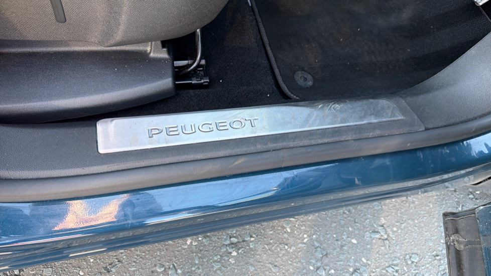 Peugeot 5008 1.5 BlueHDi GT 5dr EAT8 Diesel Estate - Image 36
