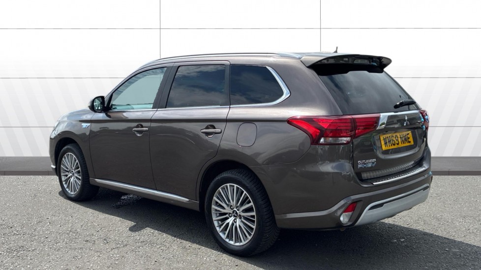 Mitsubishi Outlander 2.4 PHEV Exceed 5dr Auto Estate - Image 2