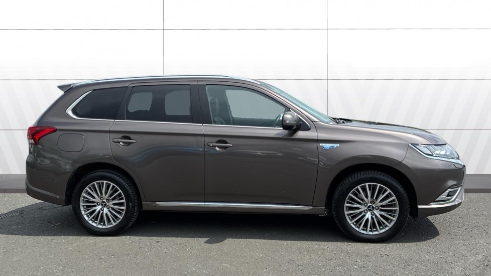 Mitsubishi Outlander 2.4 PHEV Exceed 5dr Auto Estate - Image 5