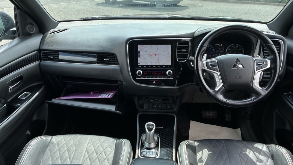 Mitsubishi Outlander 2.4 PHEV Exceed 5dr Auto Estate - Image 15