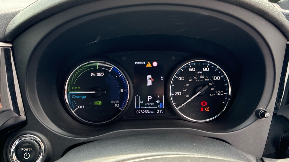 Mitsubishi Outlander 2.4 PHEV Exceed 5dr Auto Estate - Image 18