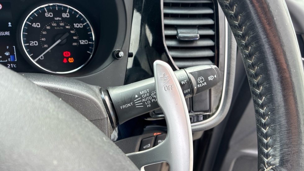Mitsubishi Outlander 2.4 PHEV Exceed 5dr Auto Estate - Image 28