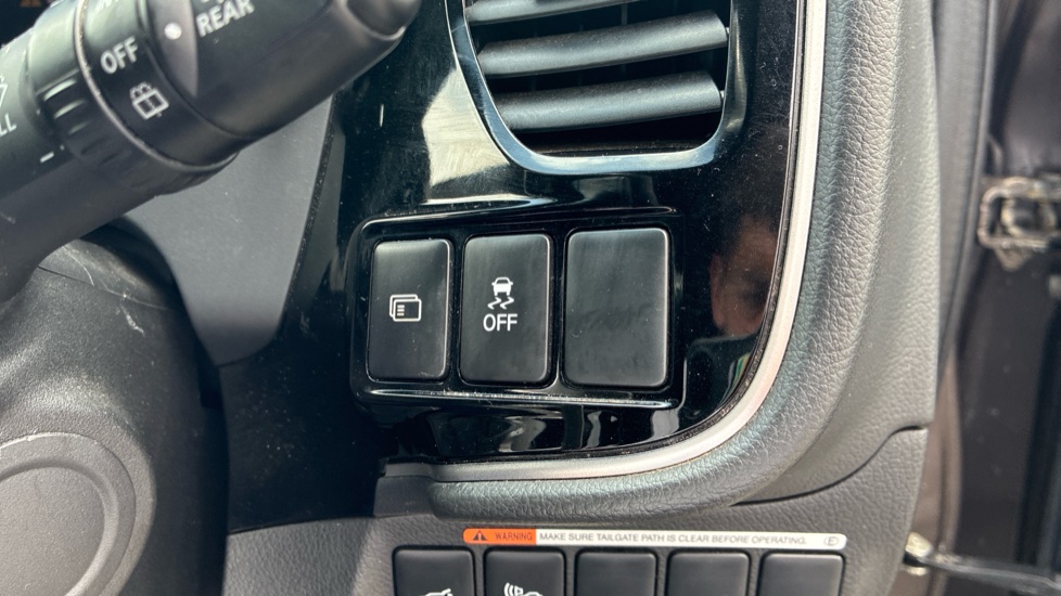 Mitsubishi Outlander 2.4 PHEV Exceed 5dr Auto Estate - Image 33