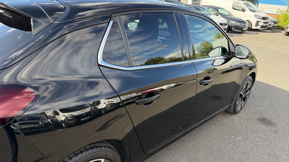 Vauxhall Corsa 100kW Ultimate 50kWh 5dr Auto [11kWCh] Electric Hatchback - Image 37