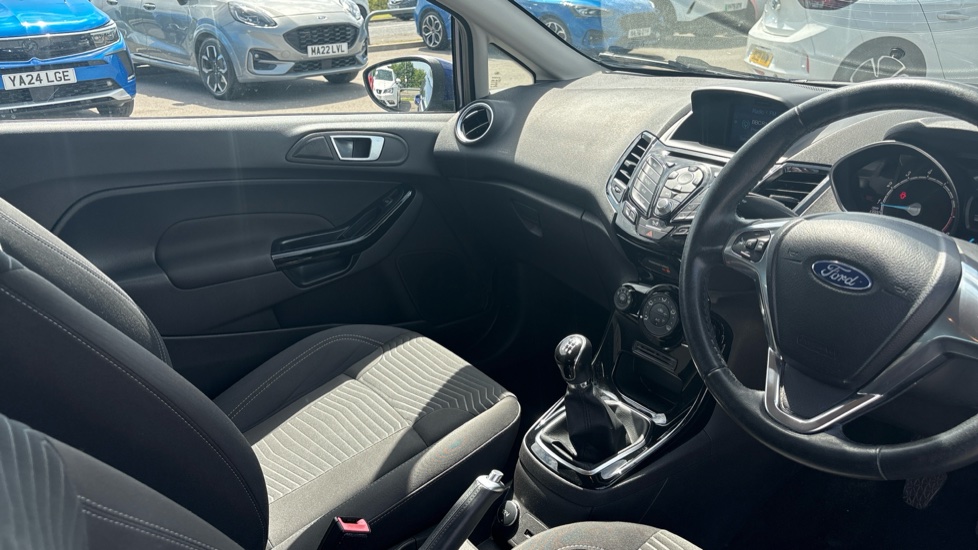 Ford Fiesta 1.25 82 Zetec 3dr Petrol Hatchback - Image 14
