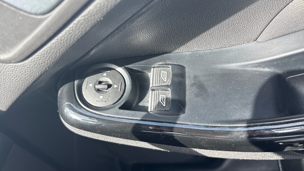 Ford Fiesta 1.25 82 Zetec 3dr Petrol Hatchback - Image 22
