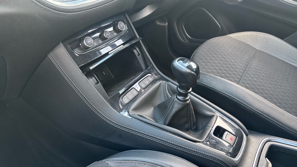 Vauxhall Grandland X 1.2 Turbo Sport Nav 5dr Petrol Hatchback - Image 13