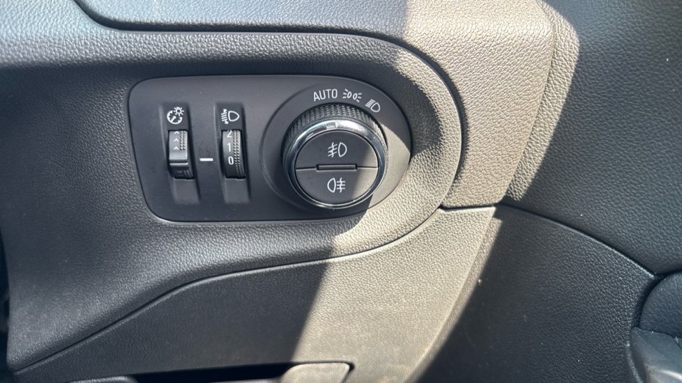Vauxhall Grandland X 1.2 Turbo Sport Nav 5dr Petrol Hatchback - Image 25