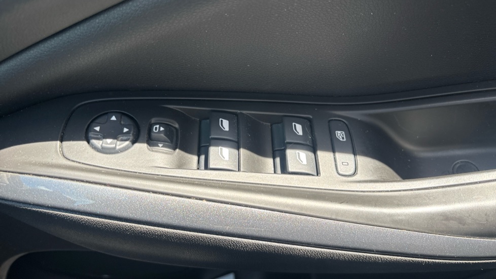 Vauxhall Grandland X 1.2 Turbo Sport Nav 5dr Petrol Hatchback - Image 26