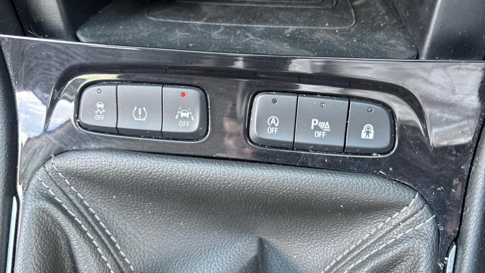 Vauxhall Grandland X 1.2 Turbo Sport Nav 5dr Petrol Hatchback - Image 29