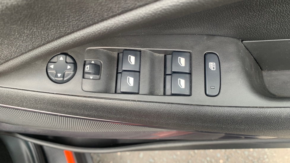 Vauxhall Crossland 1.2 Turbo [130] Elite Edition 5dr Petrol Hatchback - Image 28