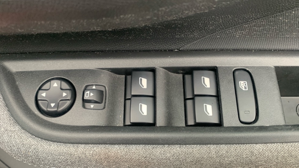 Vauxhall Frontera 83kW GS 44kWh 5dr Auto Electric Estate - Image 31