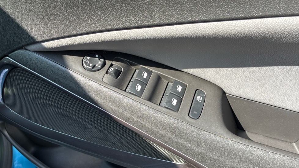 Vauxhall Crossland X 1.2T [130] Elite Nav 5dr [Start Stop] Petrol Hatchback - Image 31