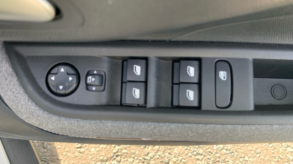 Vauxhall Frontera 83kW GS 44kWh 5dr Auto Electric Estate - Image 29