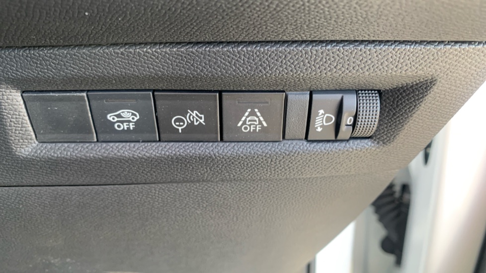 Vauxhall Frontera 83kW GS 44kWh 5dr Auto Electric Estate - Image 30