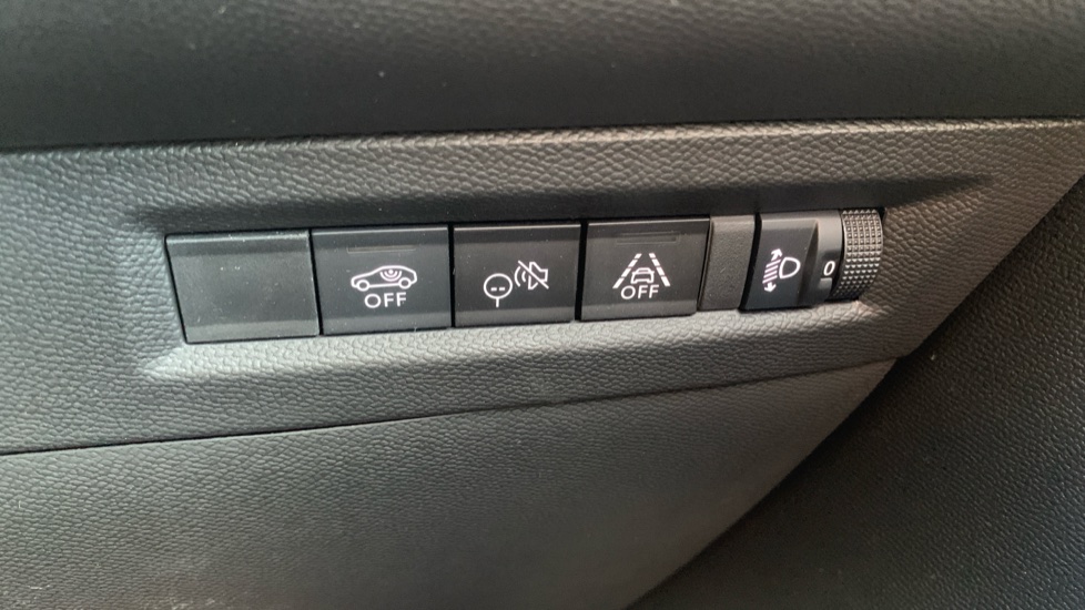 Vauxhall Frontera 83kW GS 44kWh 5dr Auto Electric Estate - Image 42