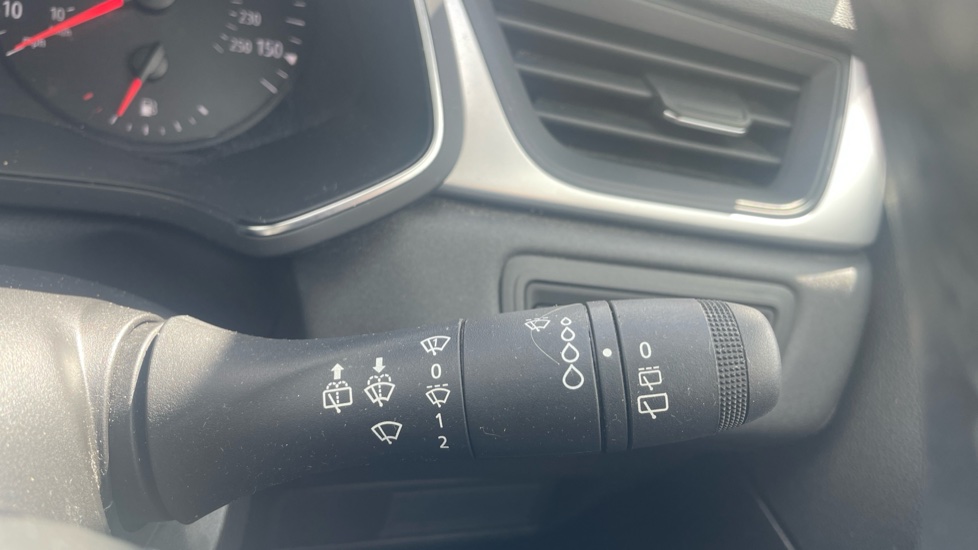 Renault Captur 1.0 TCE 90 Limited 5dr Petrol Hatchback - Image 28