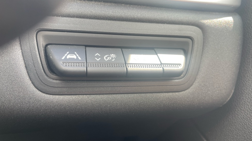 Renault Captur 1.0 TCE 90 Limited 5dr Petrol Hatchback - Image 31