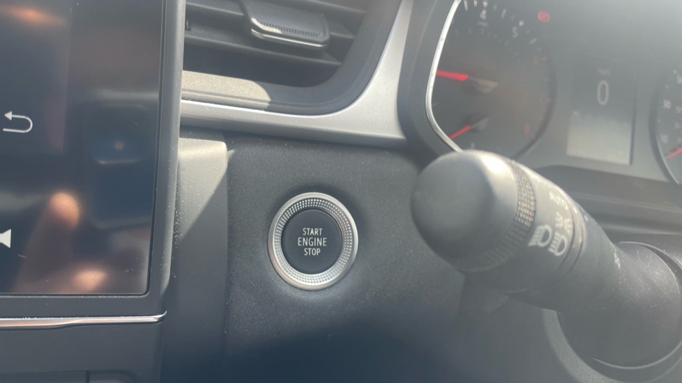 Renault Captur 1.0 TCE 90 Limited 5dr Petrol Hatchback - Image 32