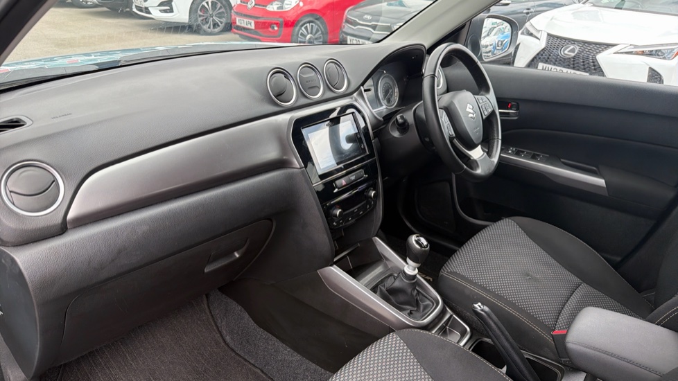 Suzuki Vitara 1.4 Boosterjet 48V Hybrid SZ-T 5dr Petrol Estate - Image 9