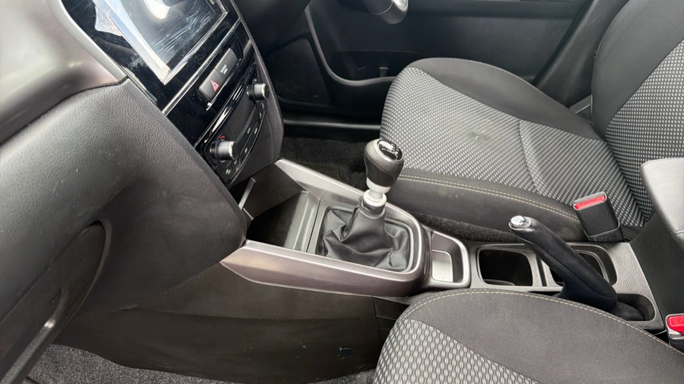 Suzuki Vitara 1.4 Boosterjet 48V Hybrid SZ-T 5dr Petrol Estate - Image 13