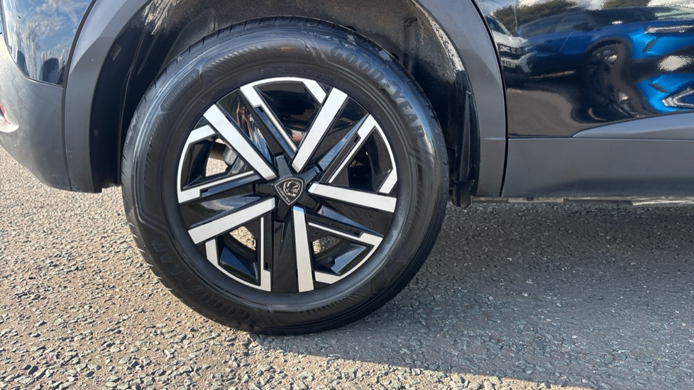 Peugeot 2008 1.2 PureTech Active 5dr Petrol Estate - Image 21