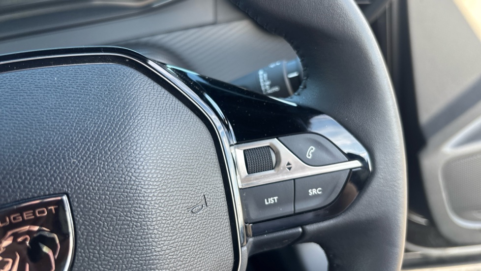 Peugeot 2008 1.2 PureTech Active 5dr Petrol Estate - Image 27