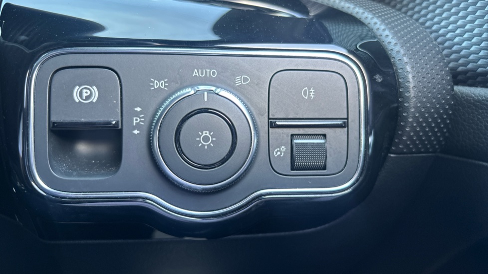 Mercedes-Benz A-Class A180d Sport Executive 5dr Auto Diesel Hatchback - Image 23