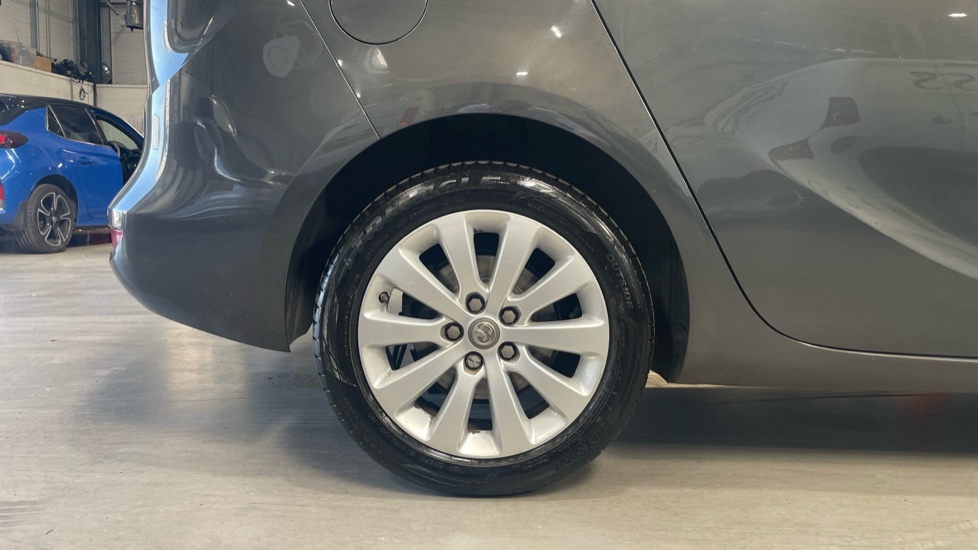 Vauxhall Zafira Tourer 1.4T Tech Line 5dr Petrol Estate - Image 7