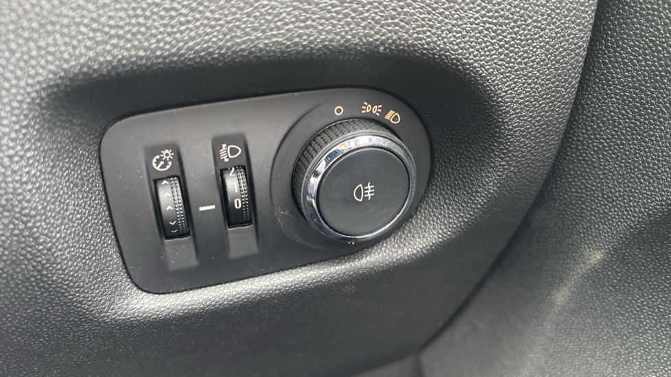 Vauxhall Corsa 1.2 Exclusiv 5dr [AC] Petrol Hatchback - Image 24