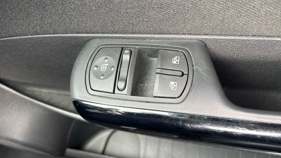 Vauxhall Corsa 1.2 Exclusiv 5dr [AC] Petrol Hatchback - Image 25